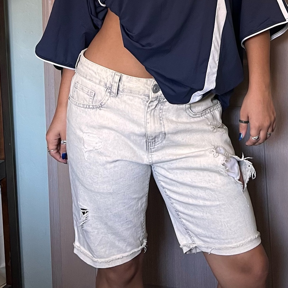 21men Light Distressed Jean Shorts